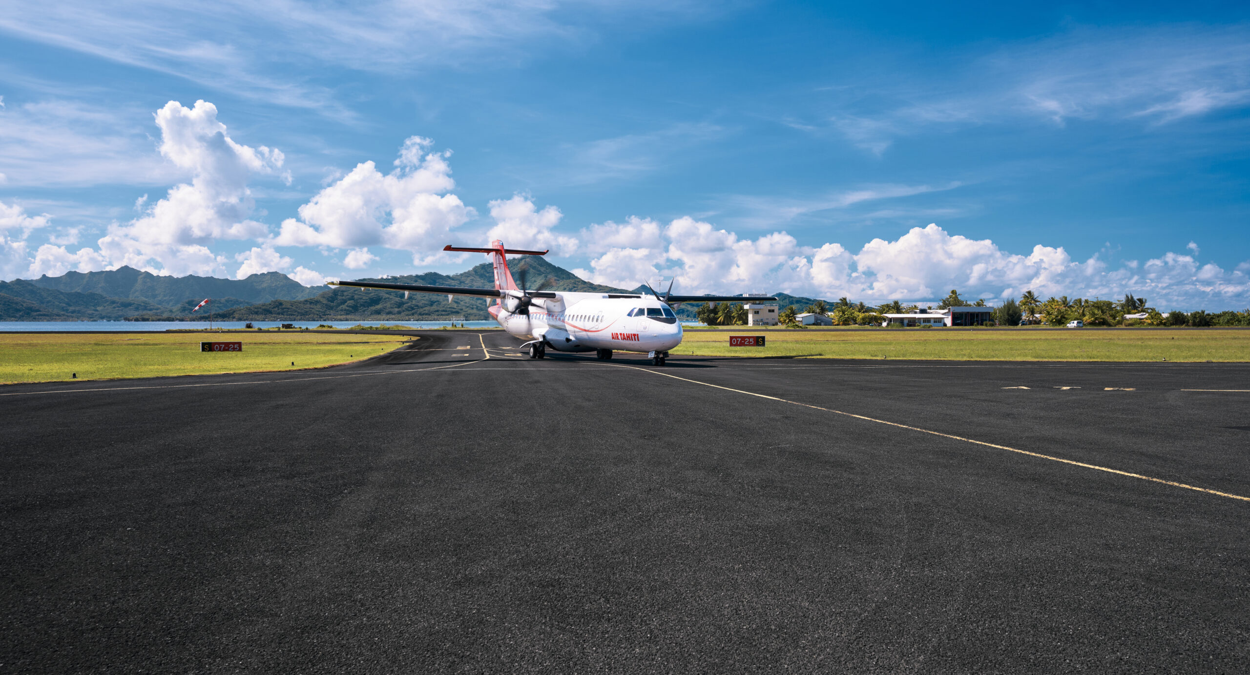 uturoa, aeroport de raiatea, raiatea airport